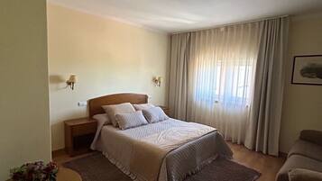 Chambre Double | Minibar, bureau, Wi-Fi gratuit, draps fournis