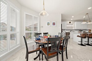 Dining - Houston Lake Retreat | Pool + Lake Front + Spa (Humble)