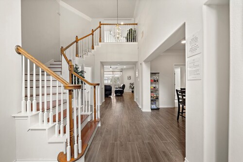 Houston Lake Retreat | Pool + Lake Front + Spa