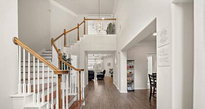 Houston Lake Retreat | Pool + Lake Front + Spa