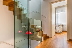 Interior - ThreeFloorsHome@TreArchiBridge (Venezia)