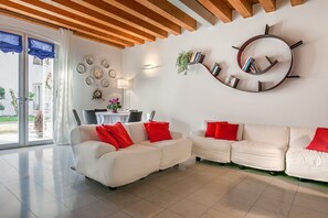 Living area - ThreeFloorsHome@TreArchiBridge (Venezia)