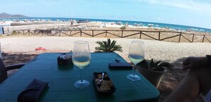 Outdoor dining - Arena's Casa Vacanze (La Caletta)