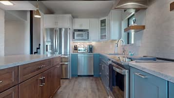 Frigorífic, microones, forn i placa de cuina