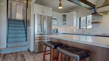 Frigorífic, microones, forn i placa de cuina