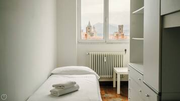 Appartement (2 Bedrooms) | 2 chambres, fer et planche Ă  repasser, draps fournis