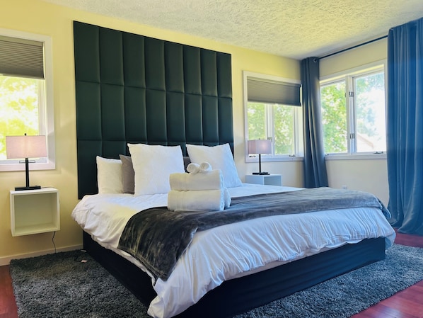 7 bedrooms, desk, iron/ironing board, WiFi