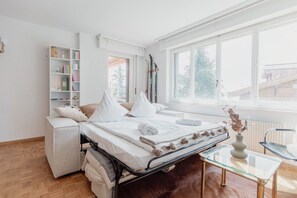 Tabla de planchar con plancha, wifi gratis y ropa de cama 