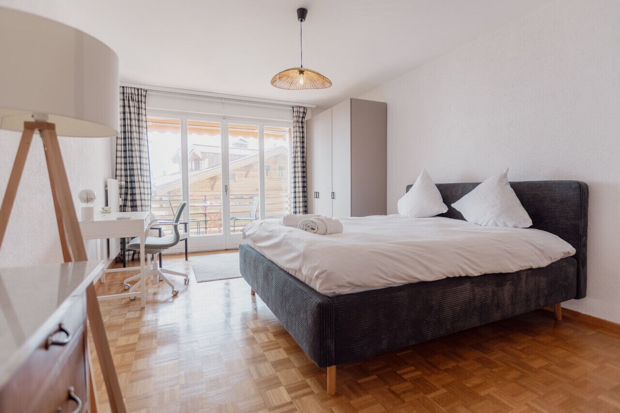 Een strijkplank/strijkijzer, gratis wifi, beddengoed