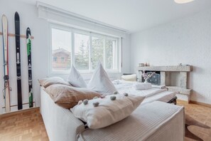 1 habitación, tabla de planchar con plancha, wifi gratis y ropa de cama