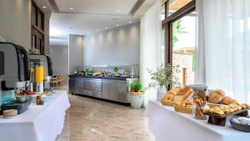 Desayuno bufé gratuito y diario