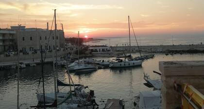 Gorgeous stone built apartment in the heart of Giovinazzo's historic center