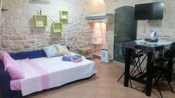 1 bedroom, WiFi, bed sheets