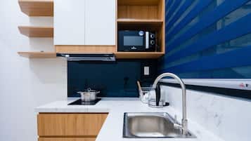 Fridge, microwave, stovetop, electric kettle