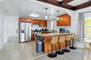 Fridge, microwave, oven, stovetop - Spacious 4BR Retreat w/ Large Living Rm & Kitchen (Oakland)