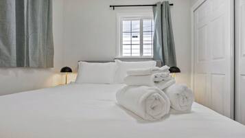 4 dormitorios, tabla de planchar con plancha, wifi y ropa de cama