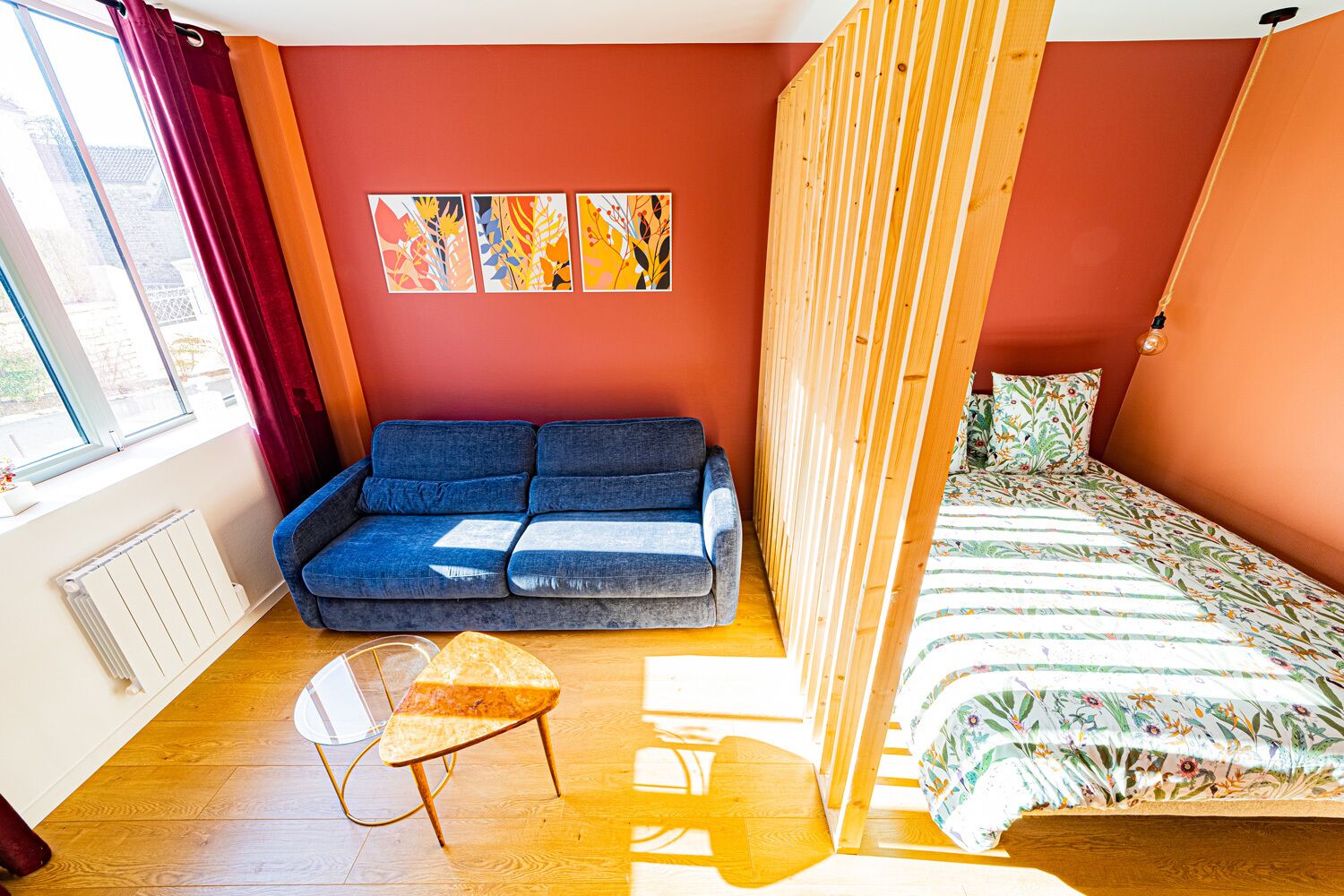 Le Boisé | Living area | 50-inch Smart TV with satellite channels