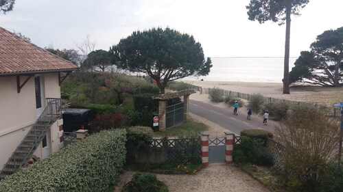 Pavilion located on the Bétey beach in Andernos-les-Bains