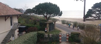 Pavilion located on the Bétey beach in Andernos-les-Bains