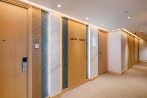 Zimmersafe, schallisolierte Zimmer, kostenloses WLAN, Bettwäsche