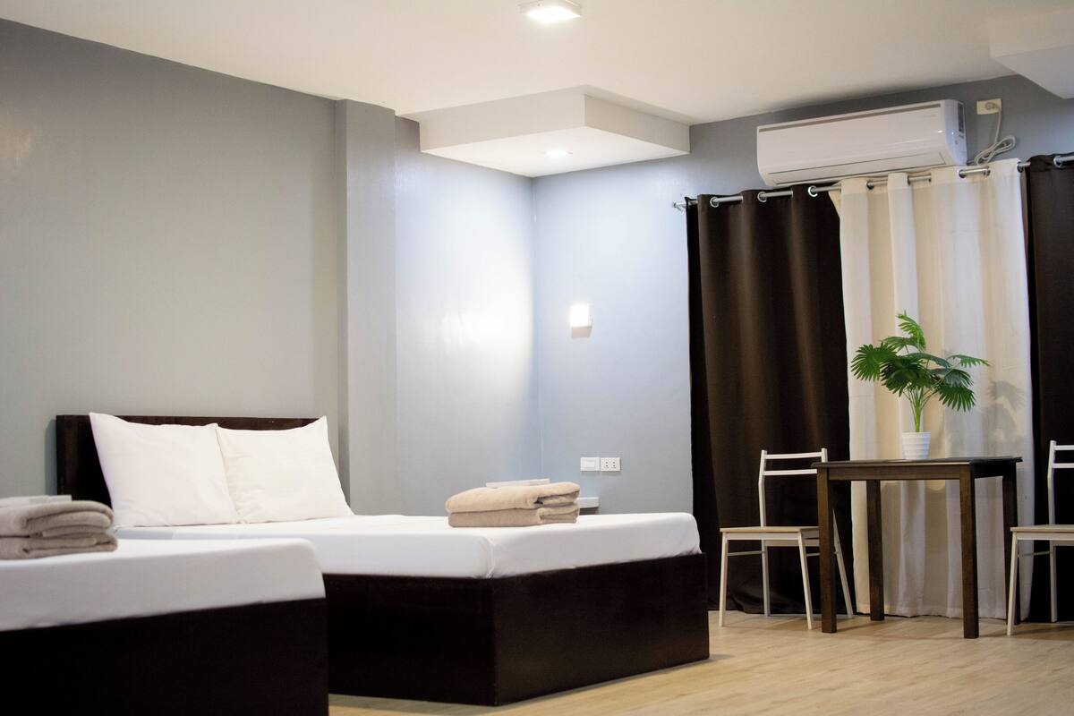 Family Room | WiFi (free), bed sheets