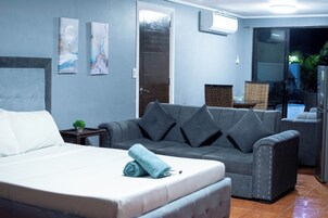 Penthouse | Free WiFi, bed sheets