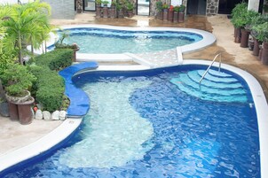 2 indoor pools