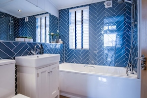 Hair dryer, towels - Shearwater 30 - 2 Bedroom Lodge - Summerhill (Narberth)