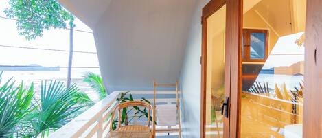 Luksus-enkeltrom, 1 queensize-seng, strandutsikt, tårn | Terrasse/patio