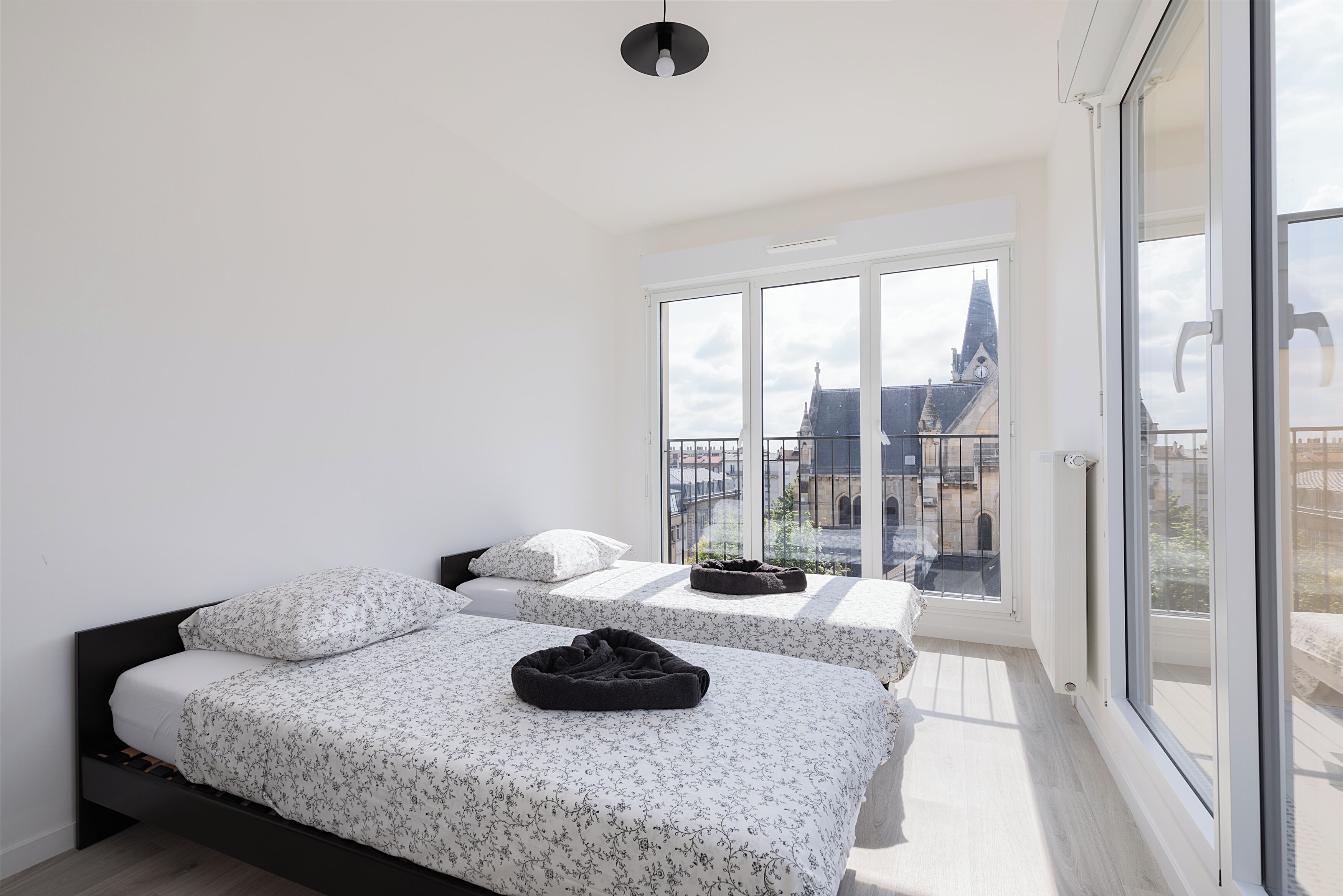 4 bedrooms, desk, iron/ironing board, WiFi