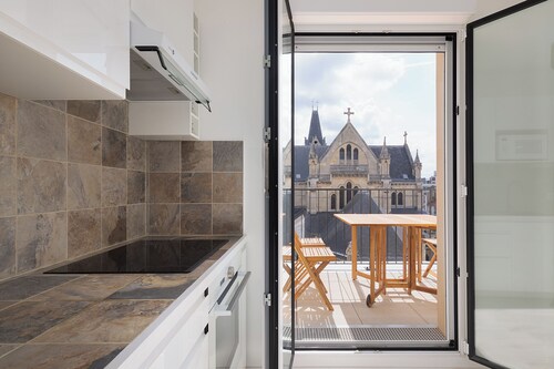 20 min to Central Paris - Stade de France at foot -4 bdrs-8 Beds– garage-rooftop