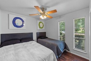 3 bedrooms, iron/ironing board, WiFi, bed sheets