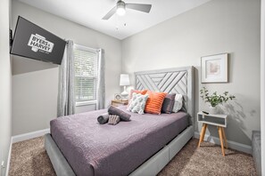 8 bedrooms, iron/ironing board, free WiFi, bed sheets - Adam's Downtown Retreat with 2 Rooftop Patios (1012/1014 Franklin) (Clarksville)