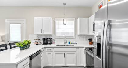 The Rooftop Haven of Downtown (1012 Franklin St)