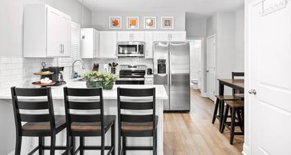 The Rooftop Haven of Downtown (1012 Franklin St)