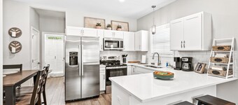 Urban Rooftop of Downtown (1014 Franklin St)