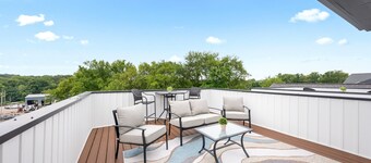 Urban Rooftop of Downtown (1014 Franklin St)