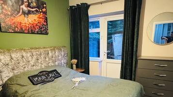 1 bedroom, iron/ironing board, WiFi, bed sheets