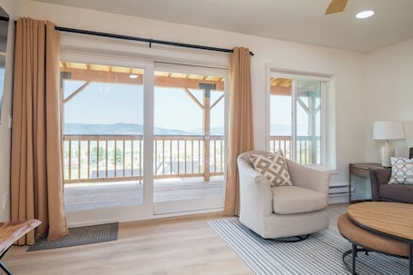 Smart TV. Scenic Ridge Retreat is a luxury suite in Philipsburg with incredible views of the surrounding mountains. It's the perfect spot for families and couples to unwind after enjoying all of your outdoor adventures.