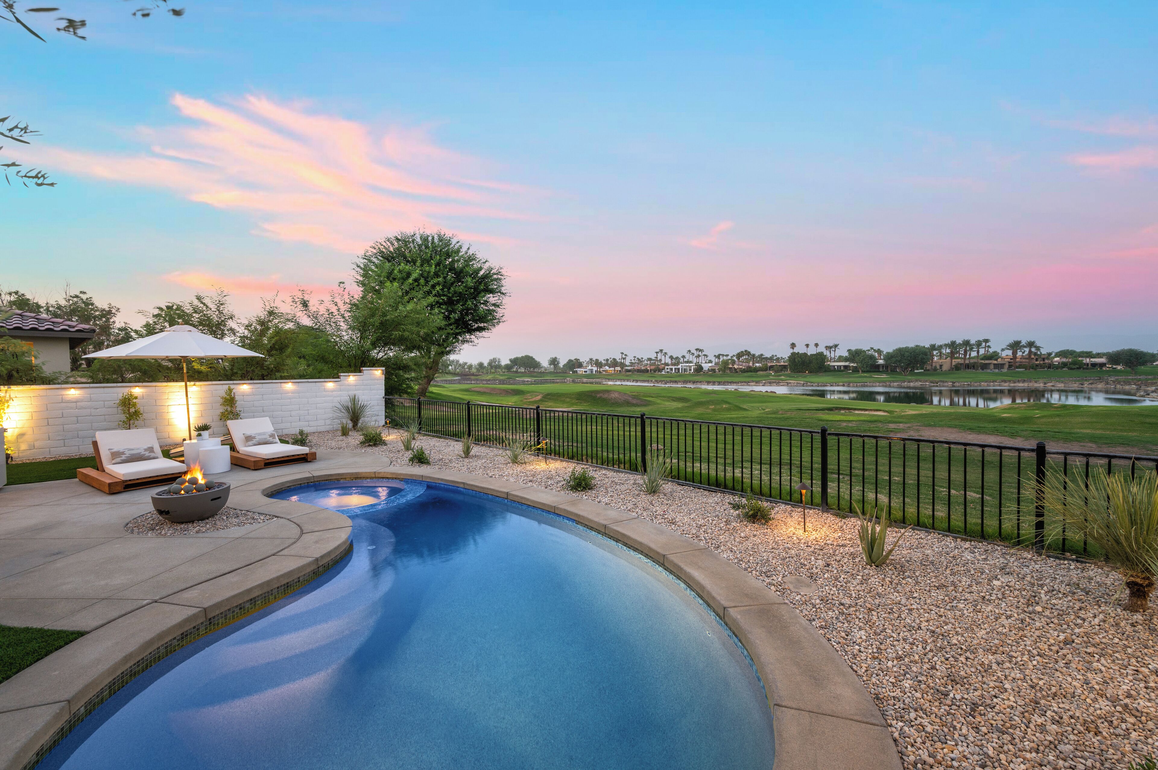 Een verwarmd zwembad