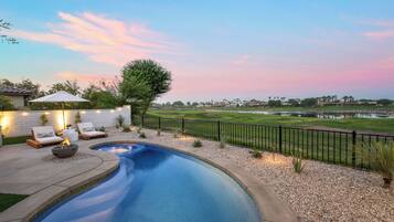 Een verwarmd zwembad