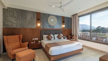 Luksus-suite | 1 soveværelse, pengeskab på værelset, skrivebord, lydisolering