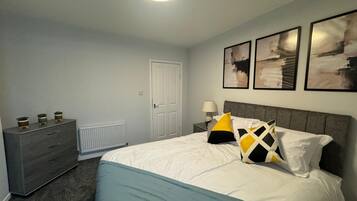 2 bedrooms, iron/ironing board, free WiFi, bed sheets