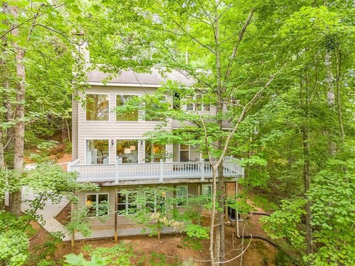 Alpine Chalet- Spacious 3-Level Golf Resort Home