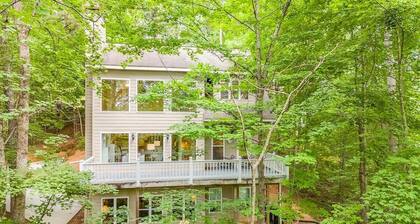 Alpine Chalet- Spacious 3-Level Golf Resort Home
