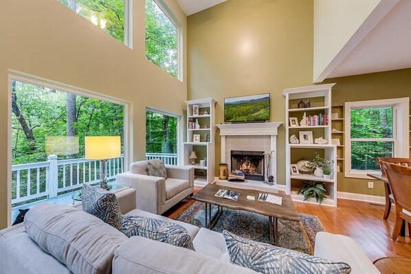 Smart TV, fireplace
