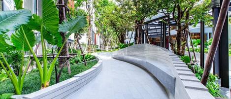 المنطقة المحيطة بالمنشأة