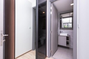 Haartrockner, Handtücher, Toilettenpapier