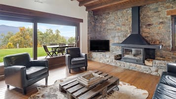 Télévision, cheminée