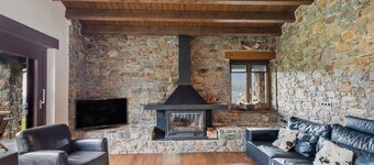 Chalet 'Casa Campelles 1' with Mountain View, Private Terrace and Wi-Fi